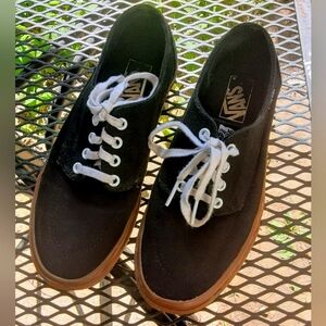 BLACK VANS WITH BROWN GUM SOLE